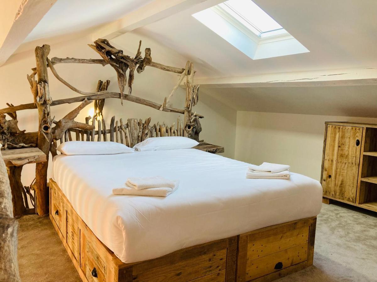 Manade Des Baumelles Bed & Breakfast
