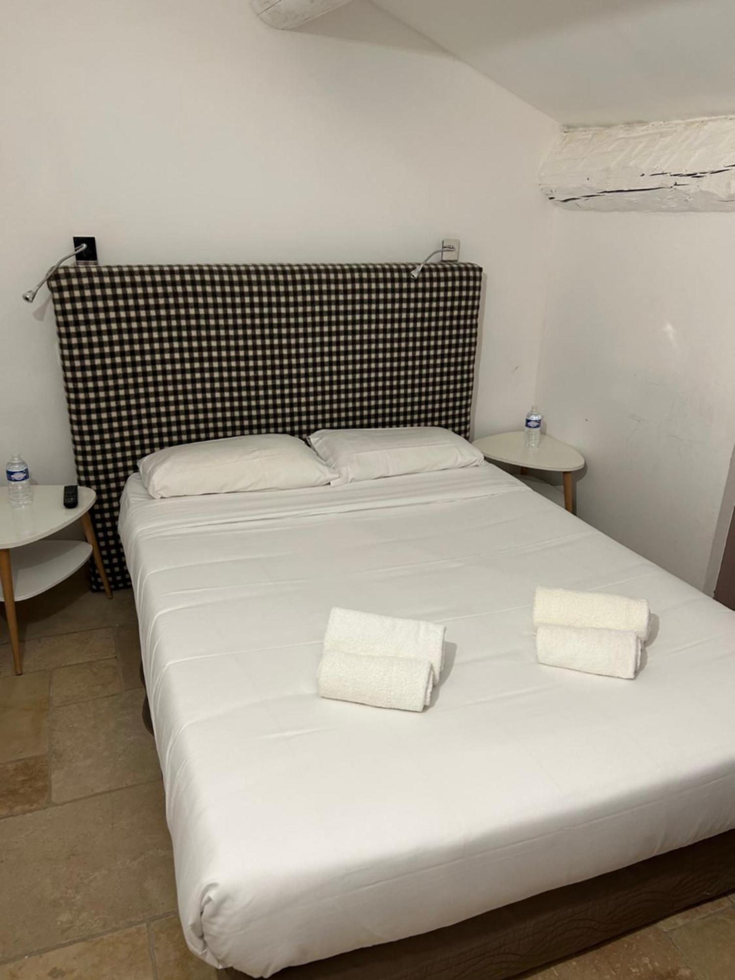 Couette-café Manade Des Baumelles 3*